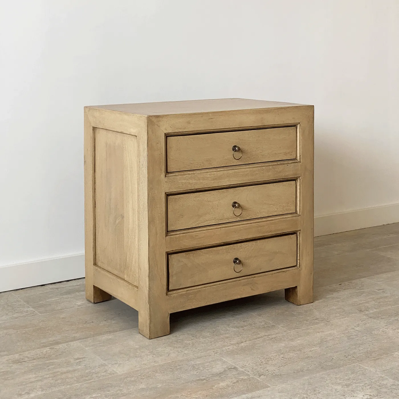 Rustic mango wood bedside table — Photo 3