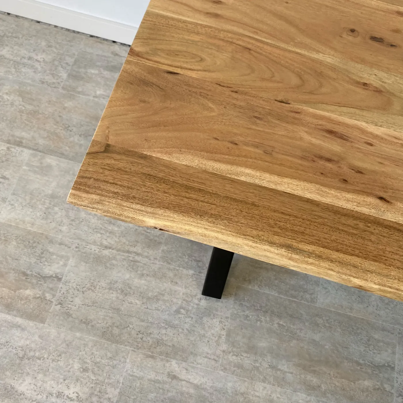 Acacia dining table — Photo 5