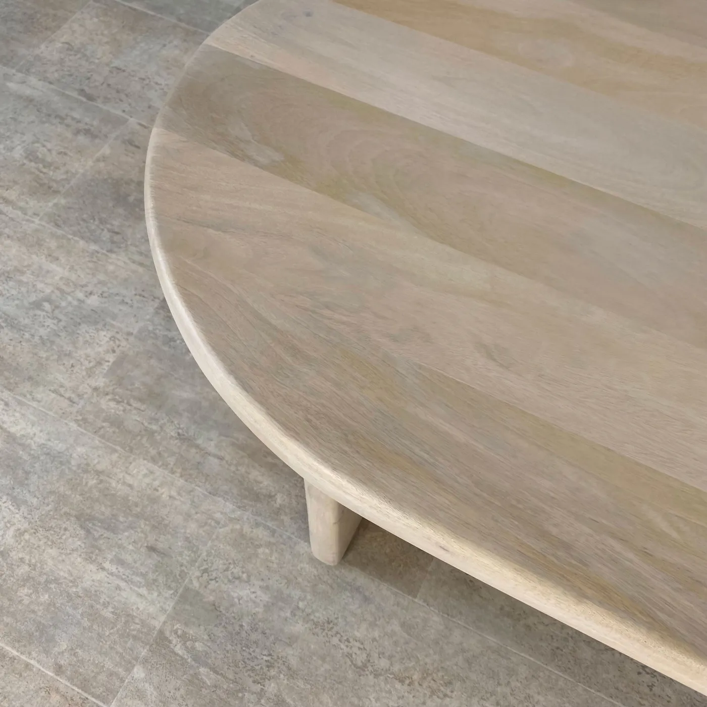 Mango wood coffee table – whitewashed — Photo 2