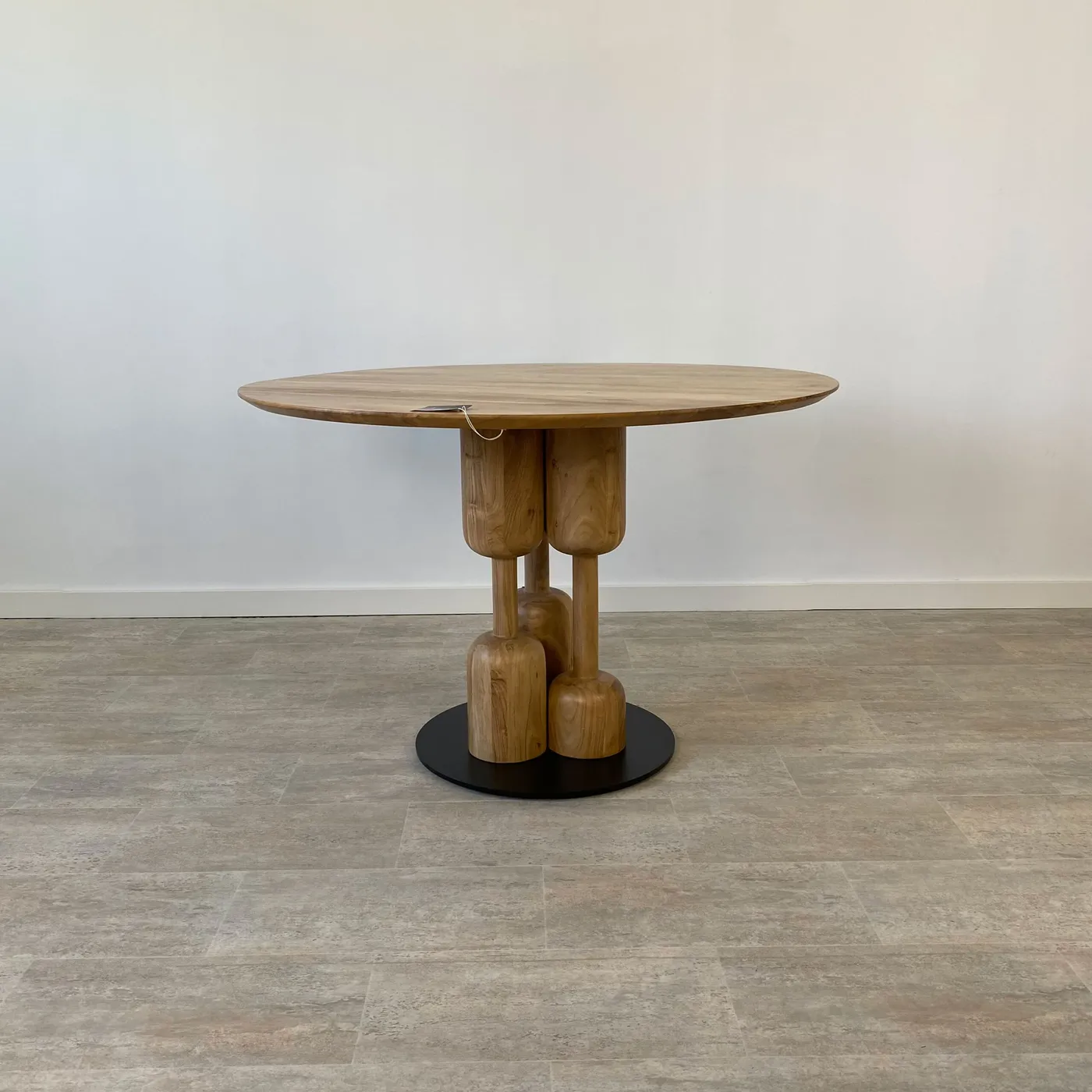 Barcelona acacia dining table — Photo 1