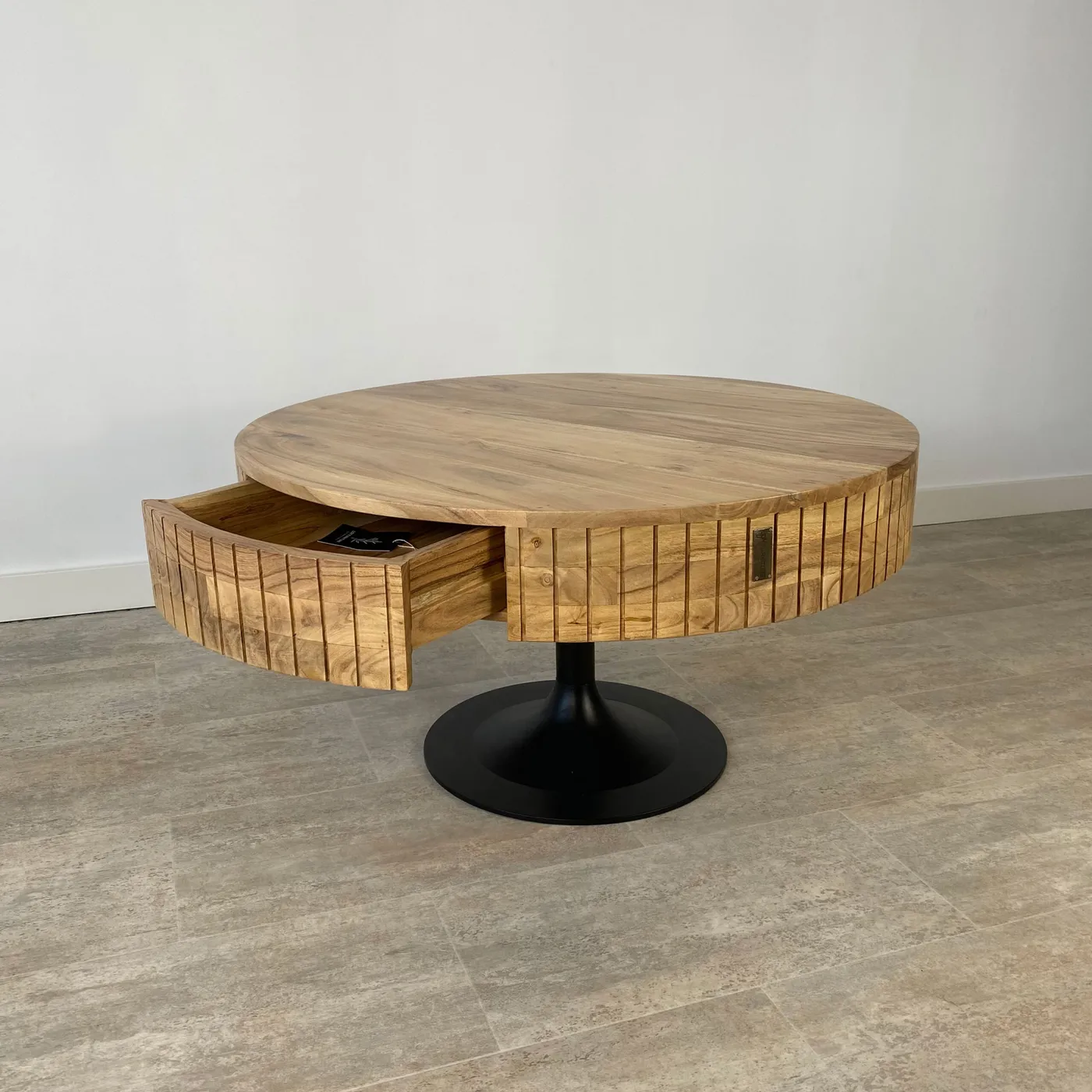 Barcelona acacia coffee table with drawer — Photo 1