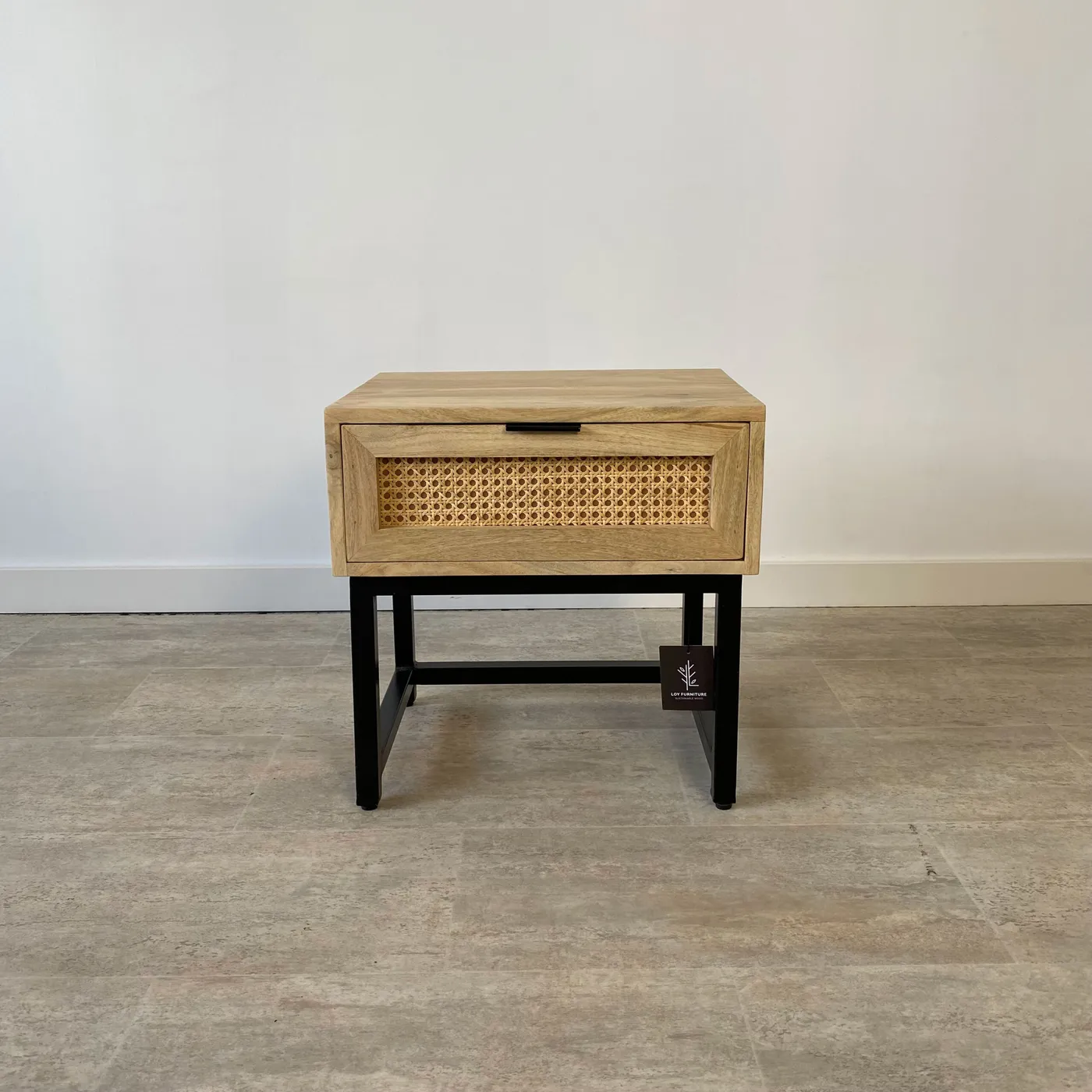 Table de nuit en manguier et rotin — Photo 1