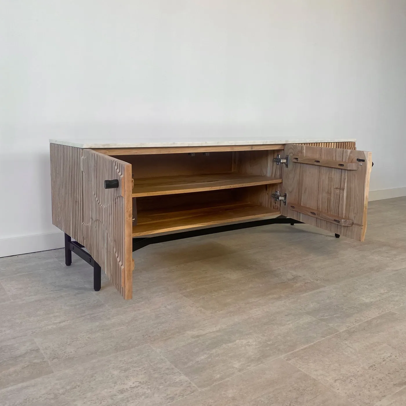 Milán acacia and white marble TV unit — Photo 3