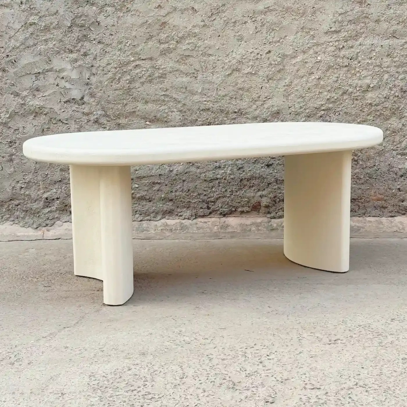 Mesa de comedor ovalada Ibiza de madera reciclada y efecto cemento — Foto 1