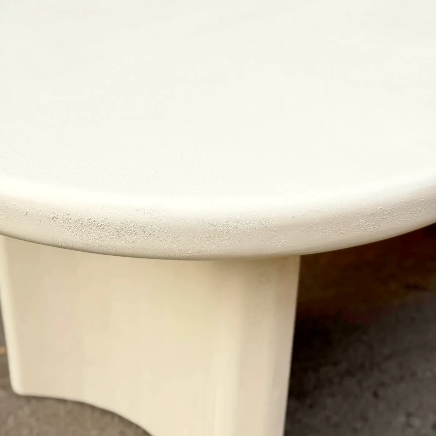 Mesa de comedor ovalada Ibiza de madera reciclada y efecto cemento — Foto 2