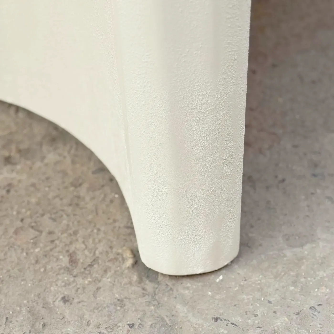 Mesa de comedor ovalada Ibiza de madera reciclada y efecto cemento — Foto 3