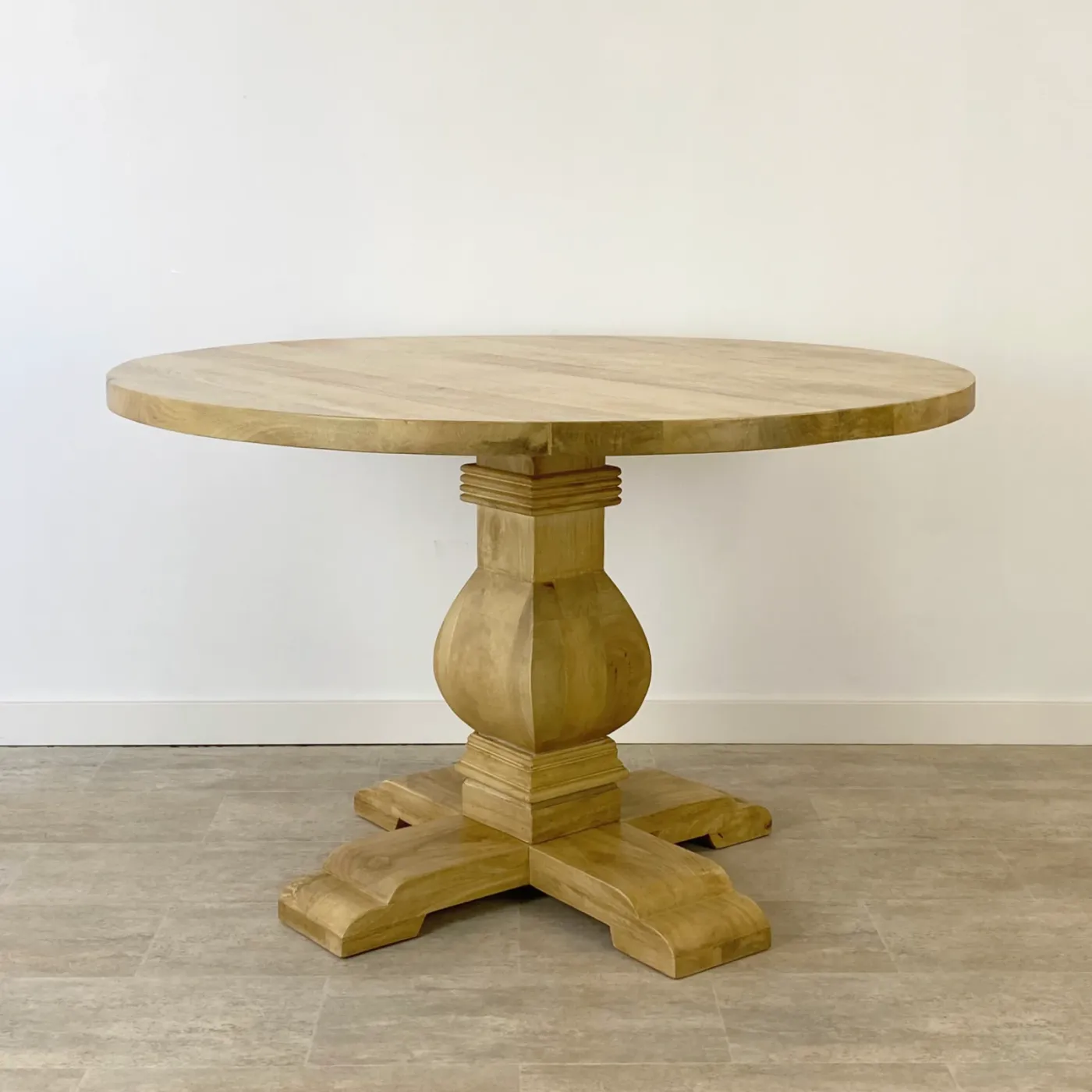 Round Provenzal mango wood dining table — Photo 1