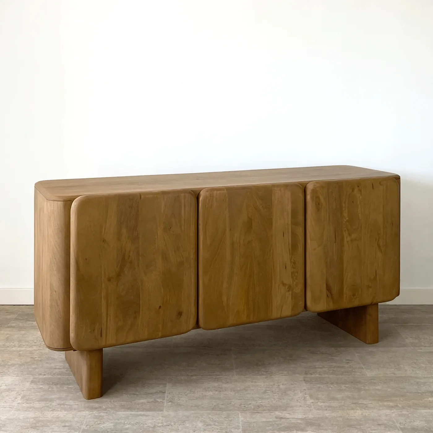 Curve mango wood sideboard — Photo 3
