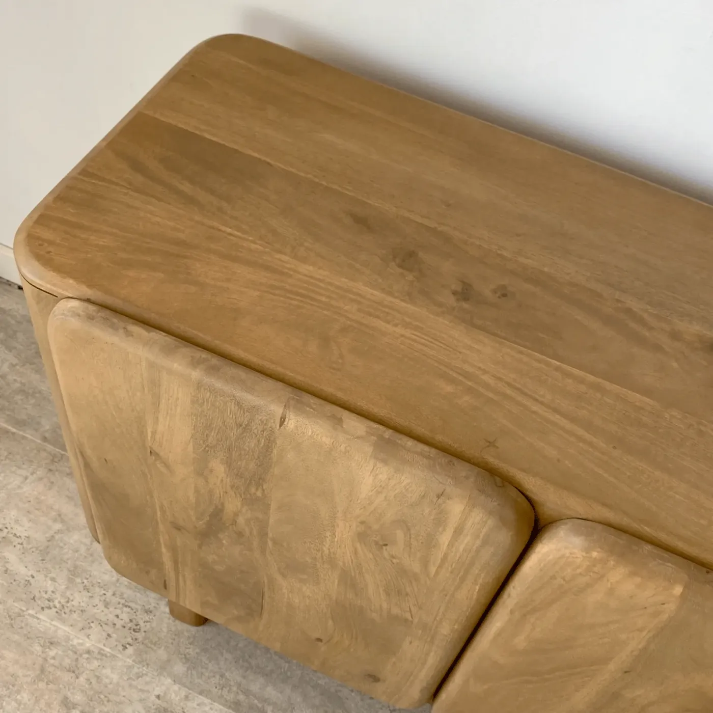 Curve mango wood sideboard — Photo 6