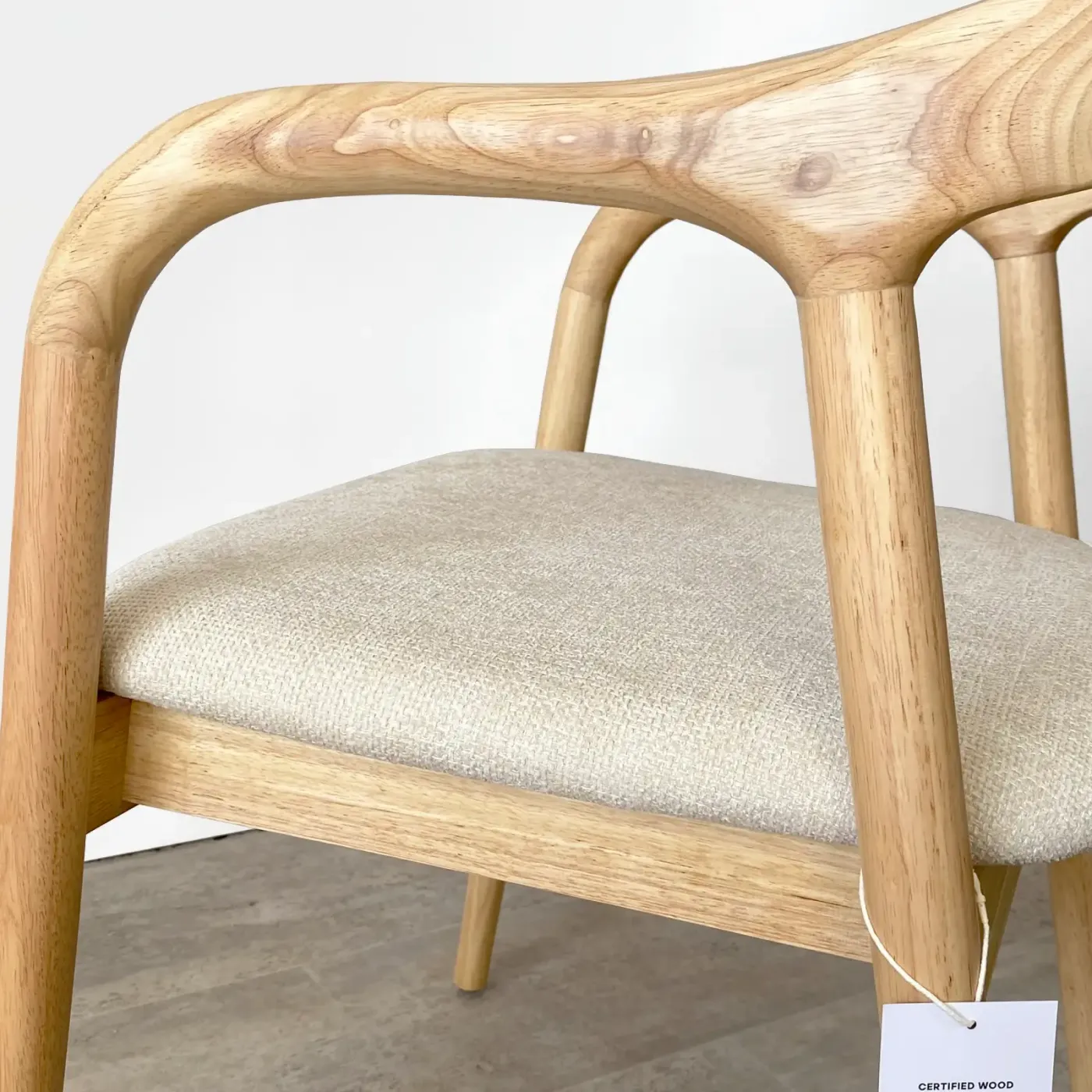 Lot de 2 – chaises à accoudoirs en hévéa naturel — Photo 6