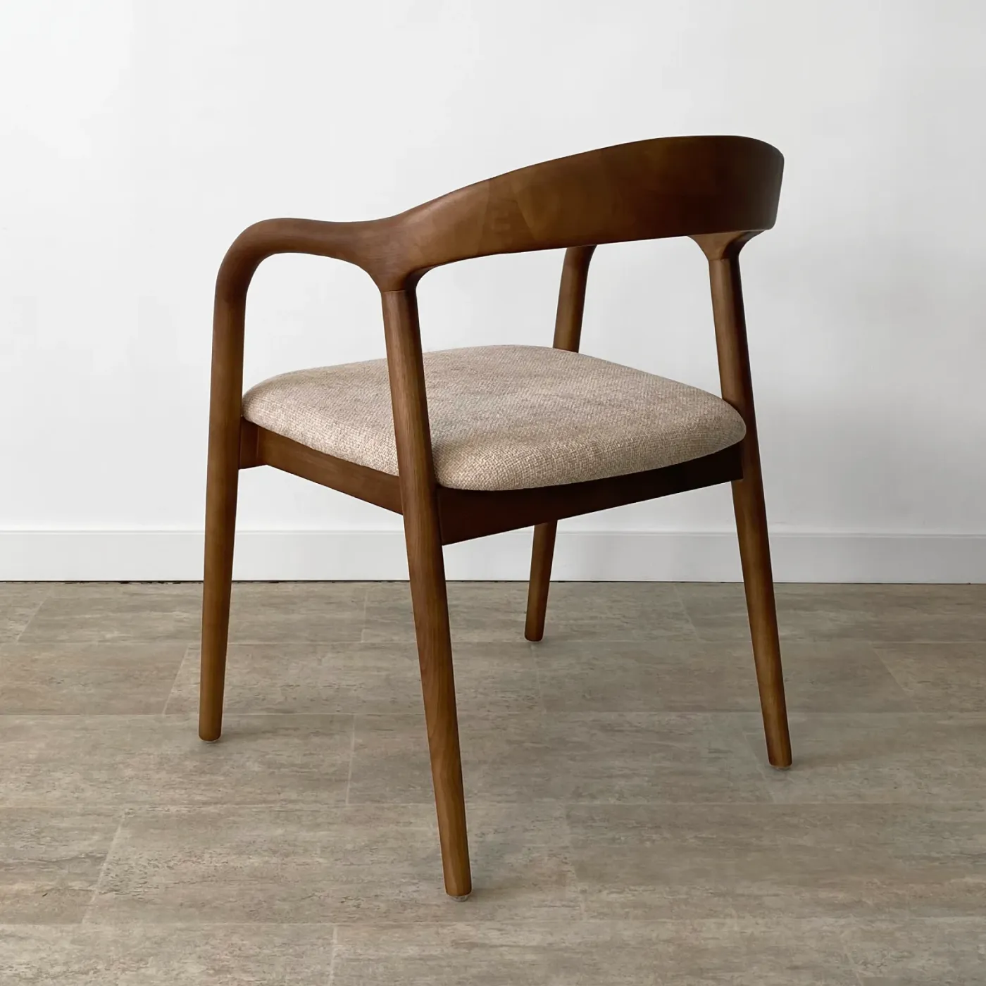 Set van 2 – stoelen met armleuningen van rubberhout en notenhout — Foto 6