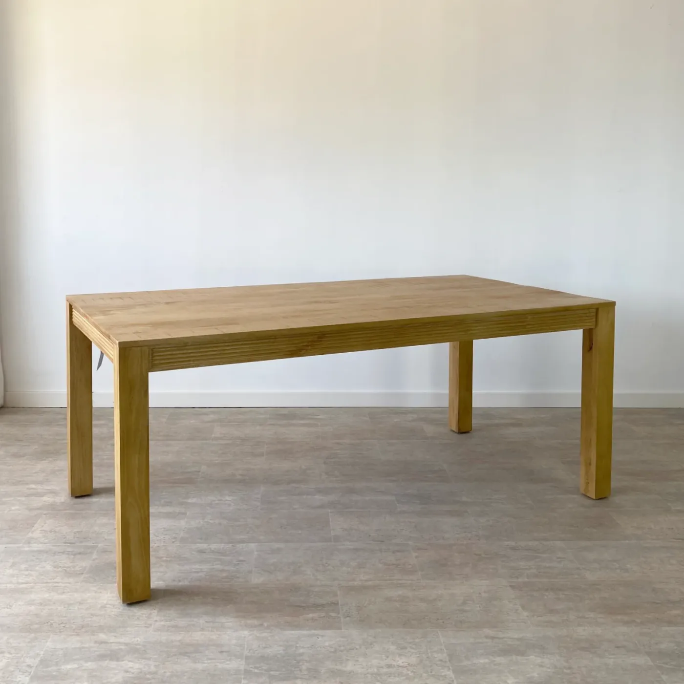 Basic mango wood dining table — Photo 3