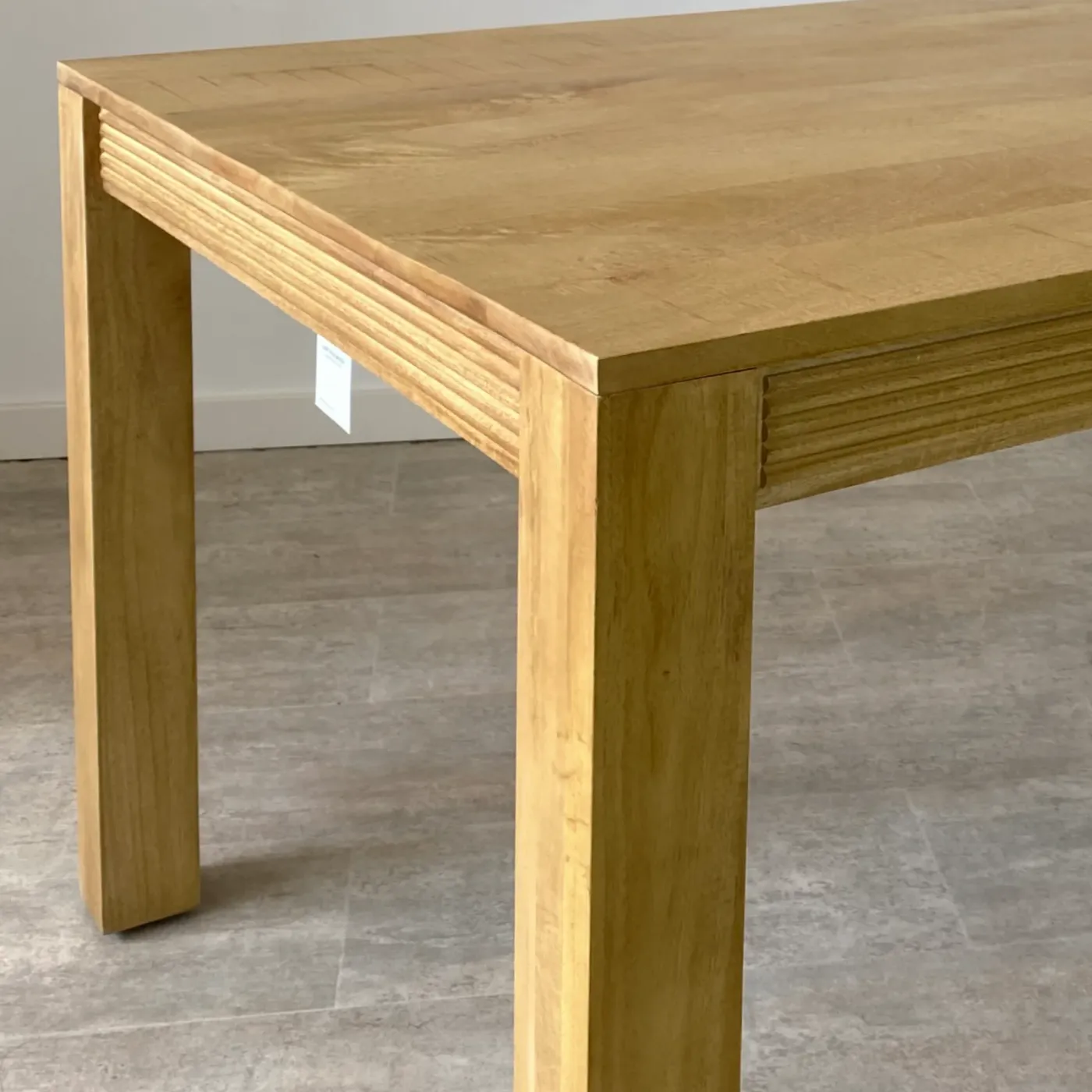 Basic mango wood dining table — Photo 4