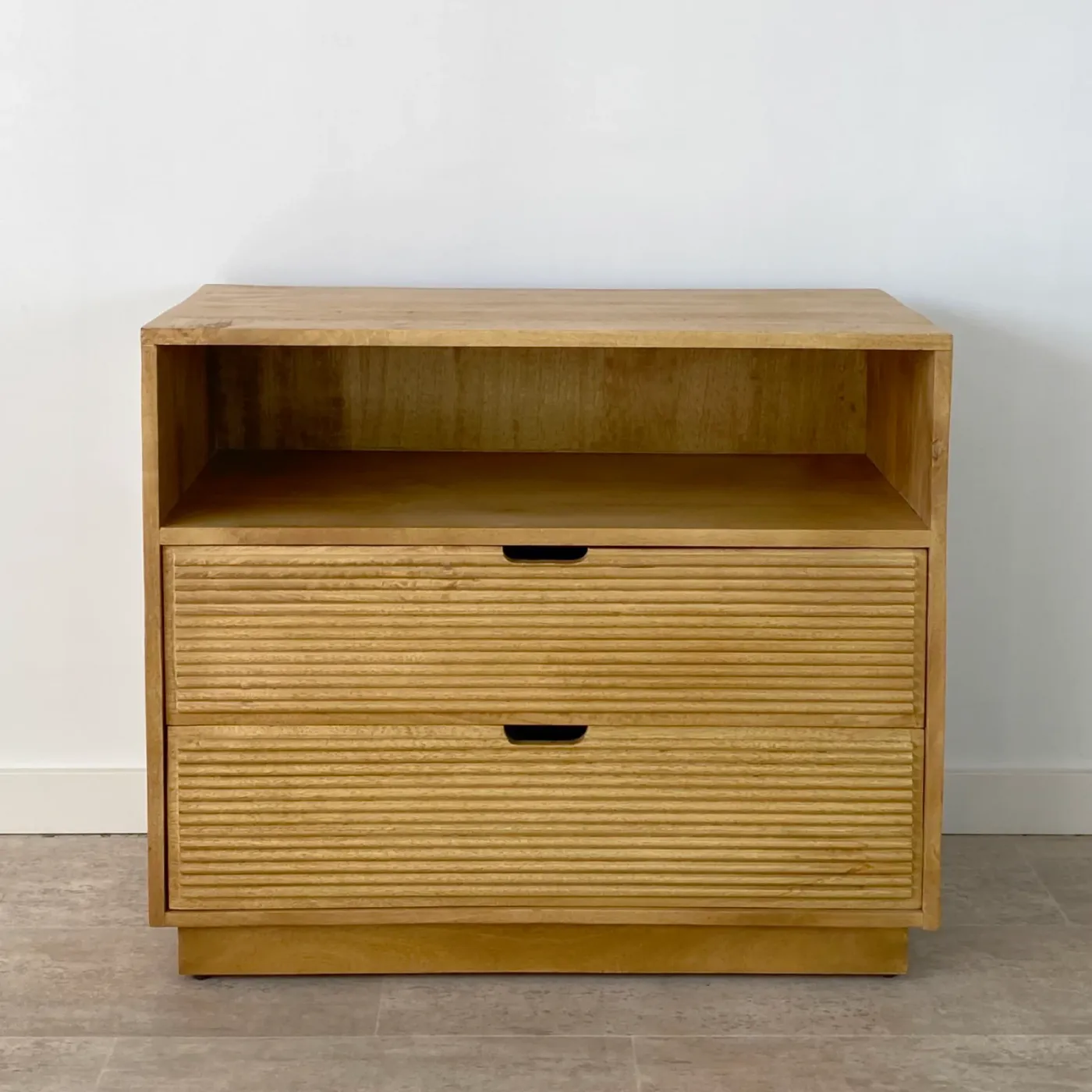 Basic mango wood chest of drawers — Photo 1