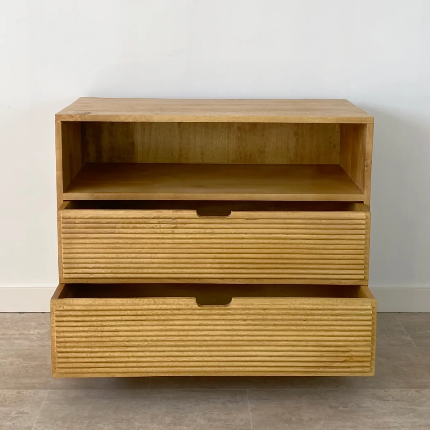 Basic mango wood chest of drawers — Photo 4