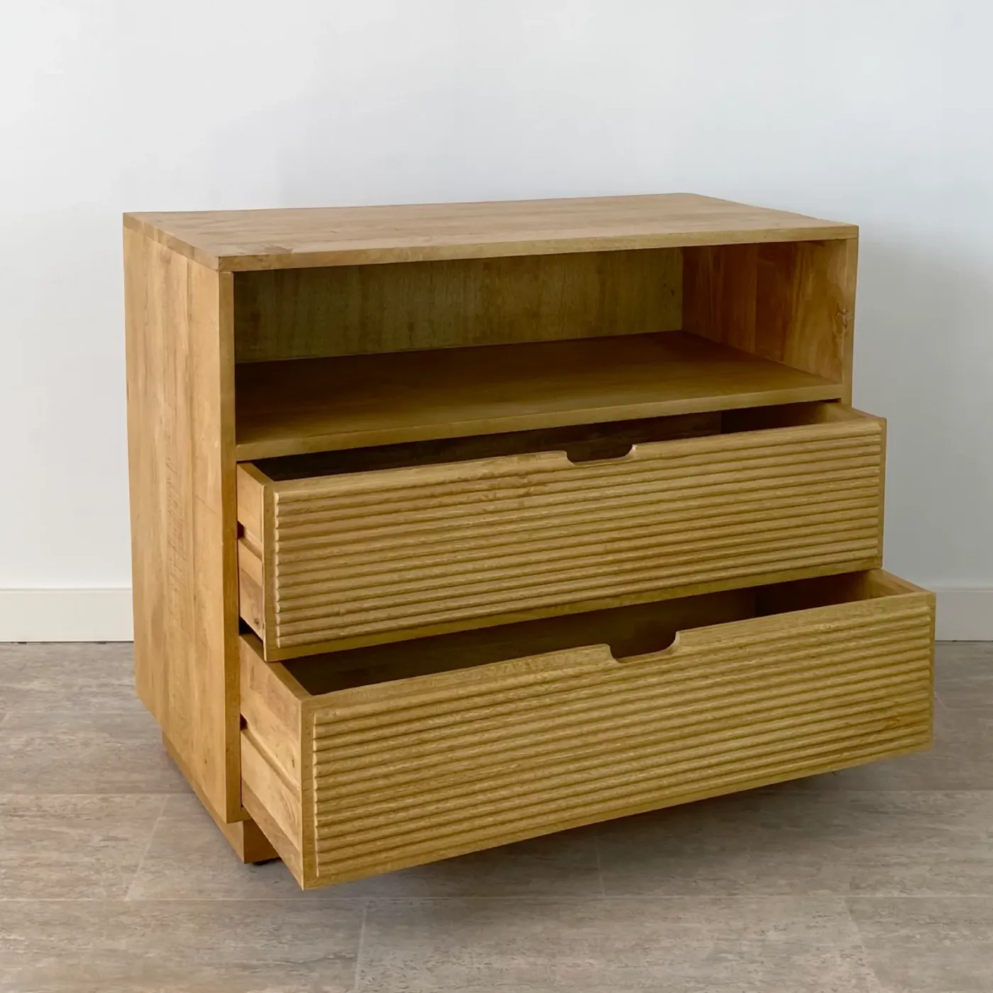 Basic mango wood chest of drawers — Photo 5