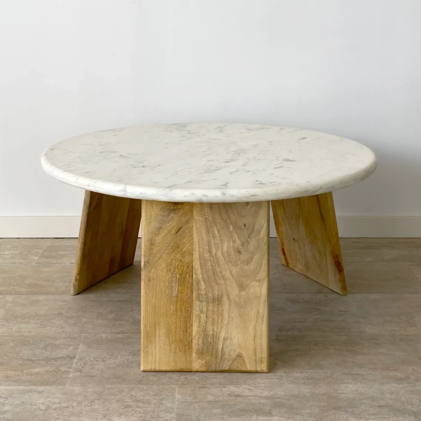 Mesa de centro con patas Ibiza de mango y mármol — Foto 2