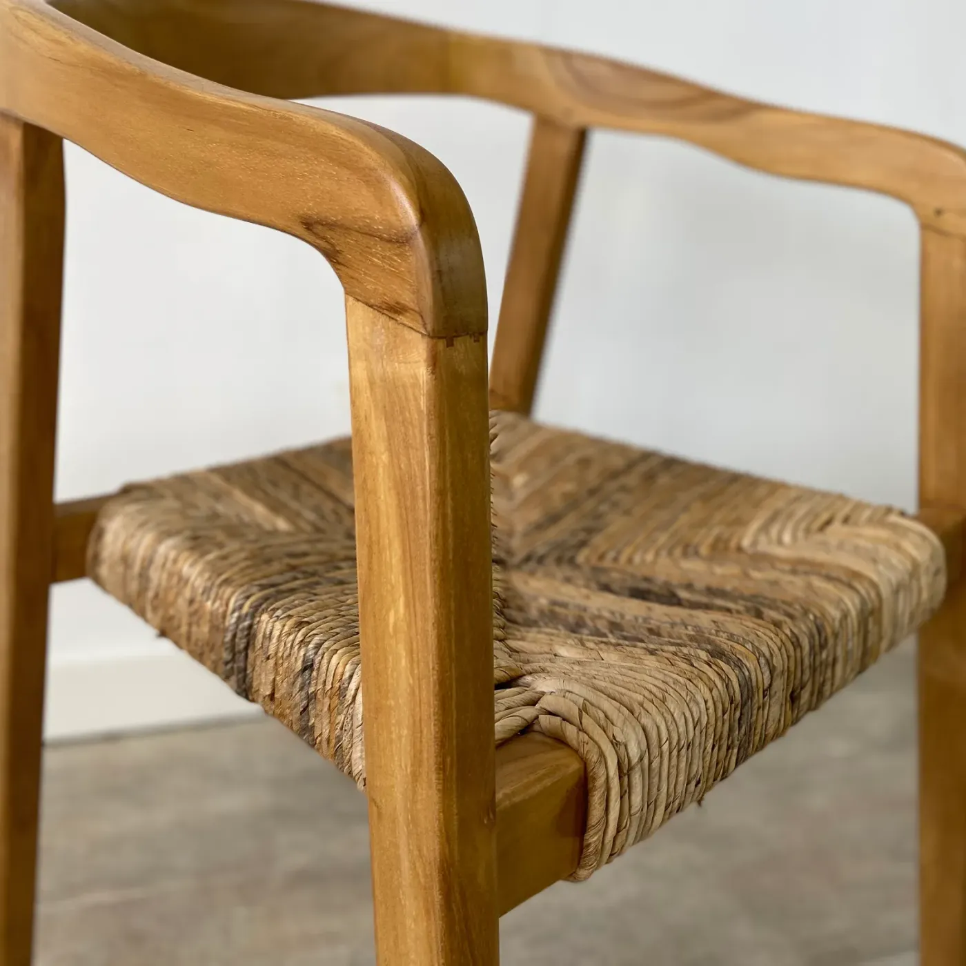 Set of 2 – nesting Ibiza teak seagrass chairs with armrests — Photo 4