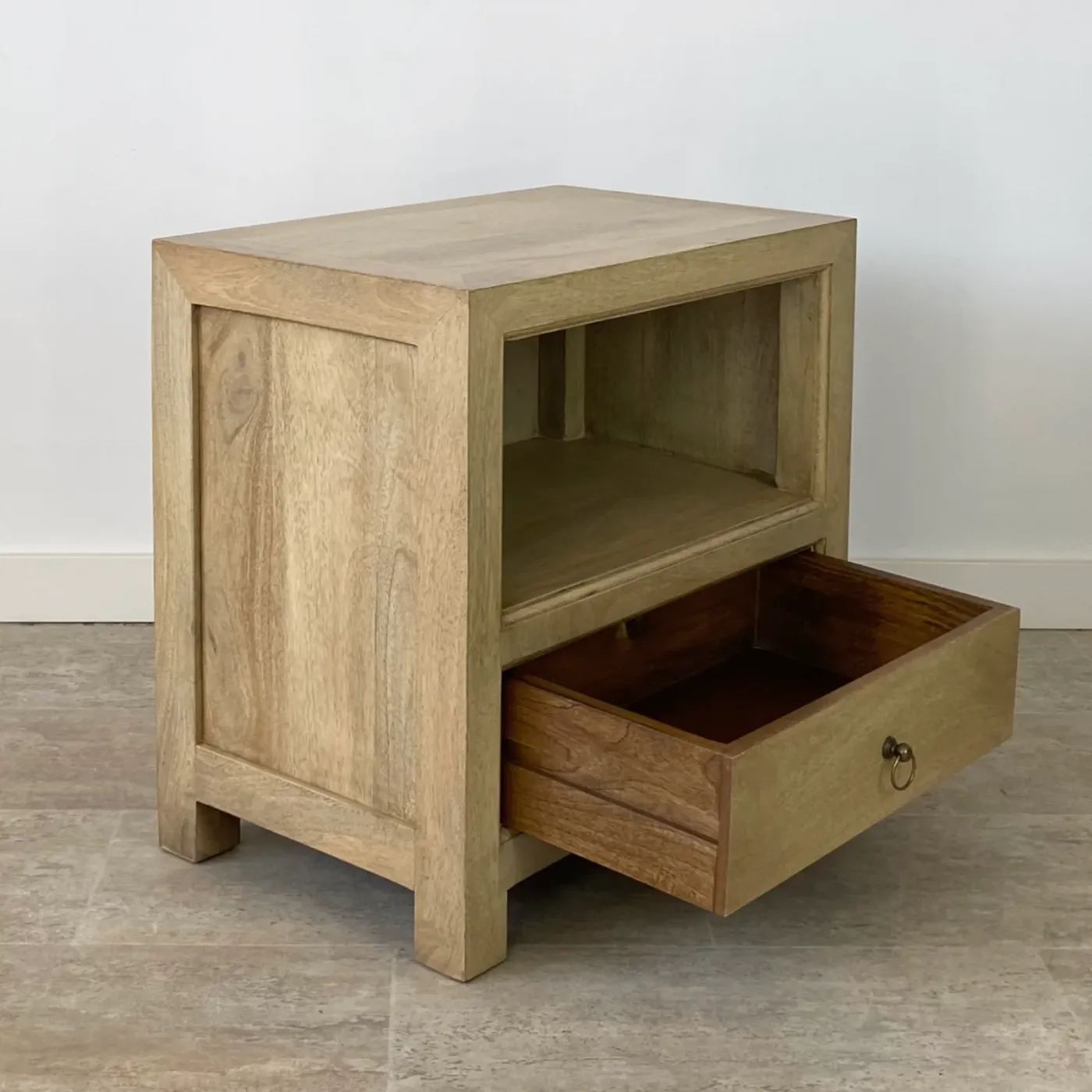 Rustic mango wood bedside table with niche with drawer — Photo 3