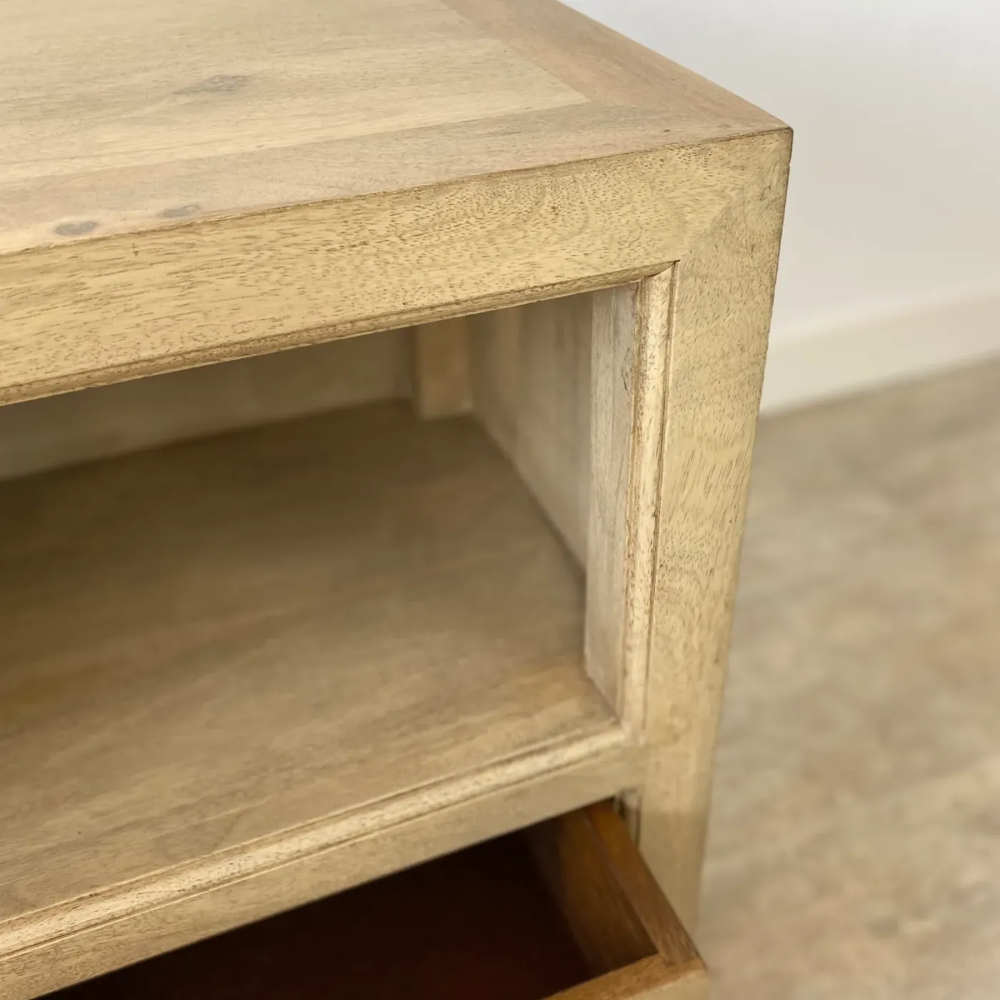 Rustic mango wood bedside table with niche with drawer — Photo 4