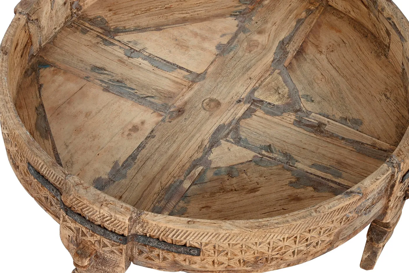 Carved wood coffee table — Photo 2