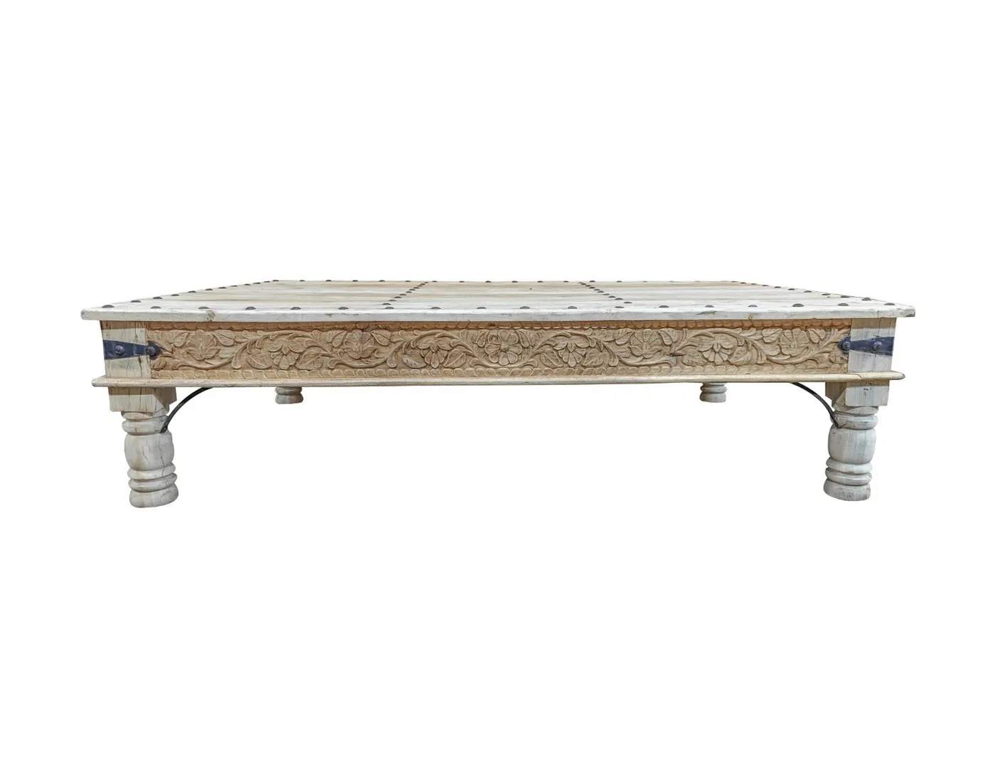 Carved wood coffee table – natural — Photo 2
