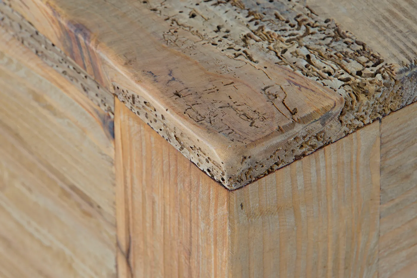 Pine recycled material side table — Photo 2