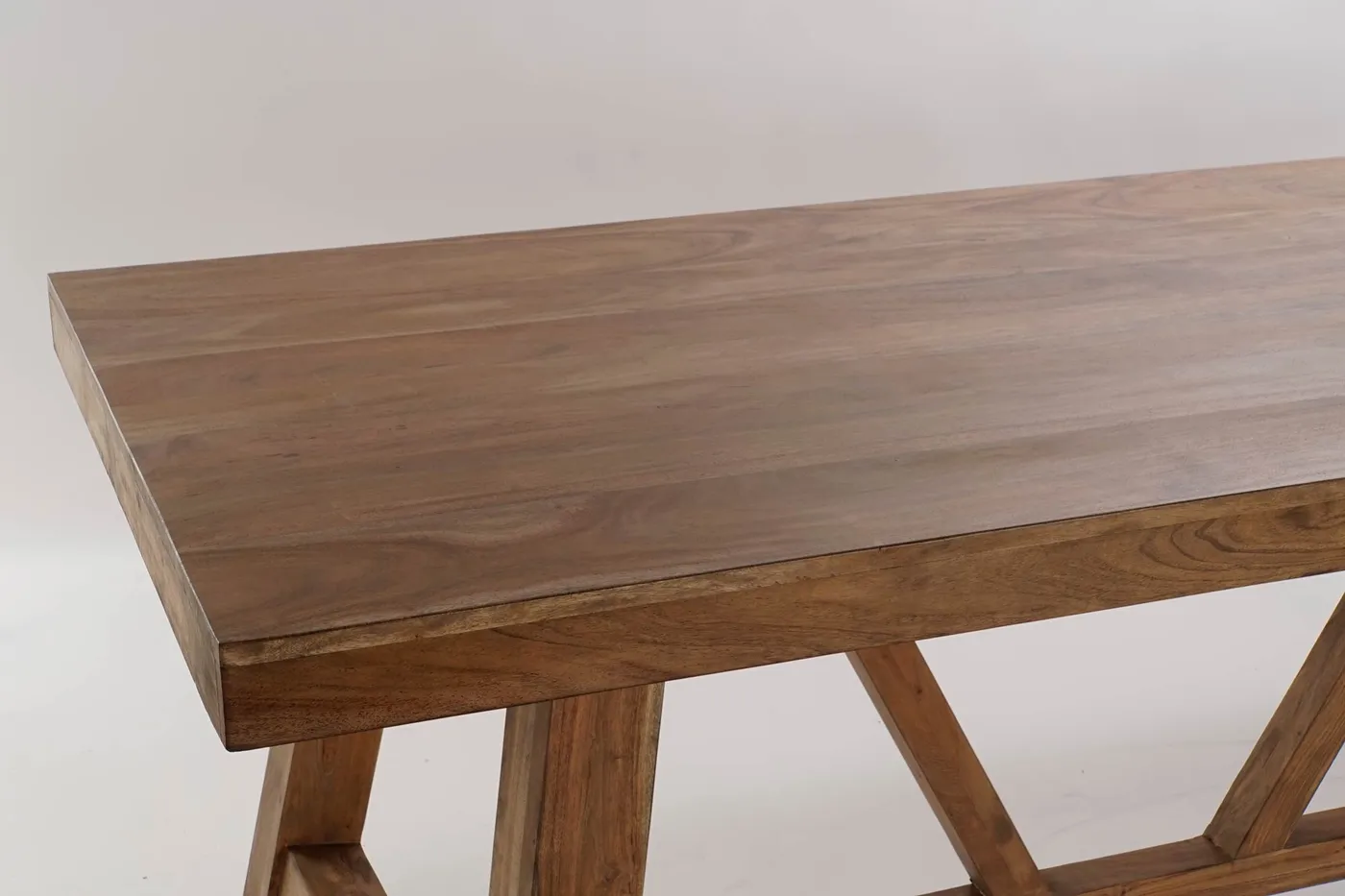Acacia dining table – natural — Photo 1