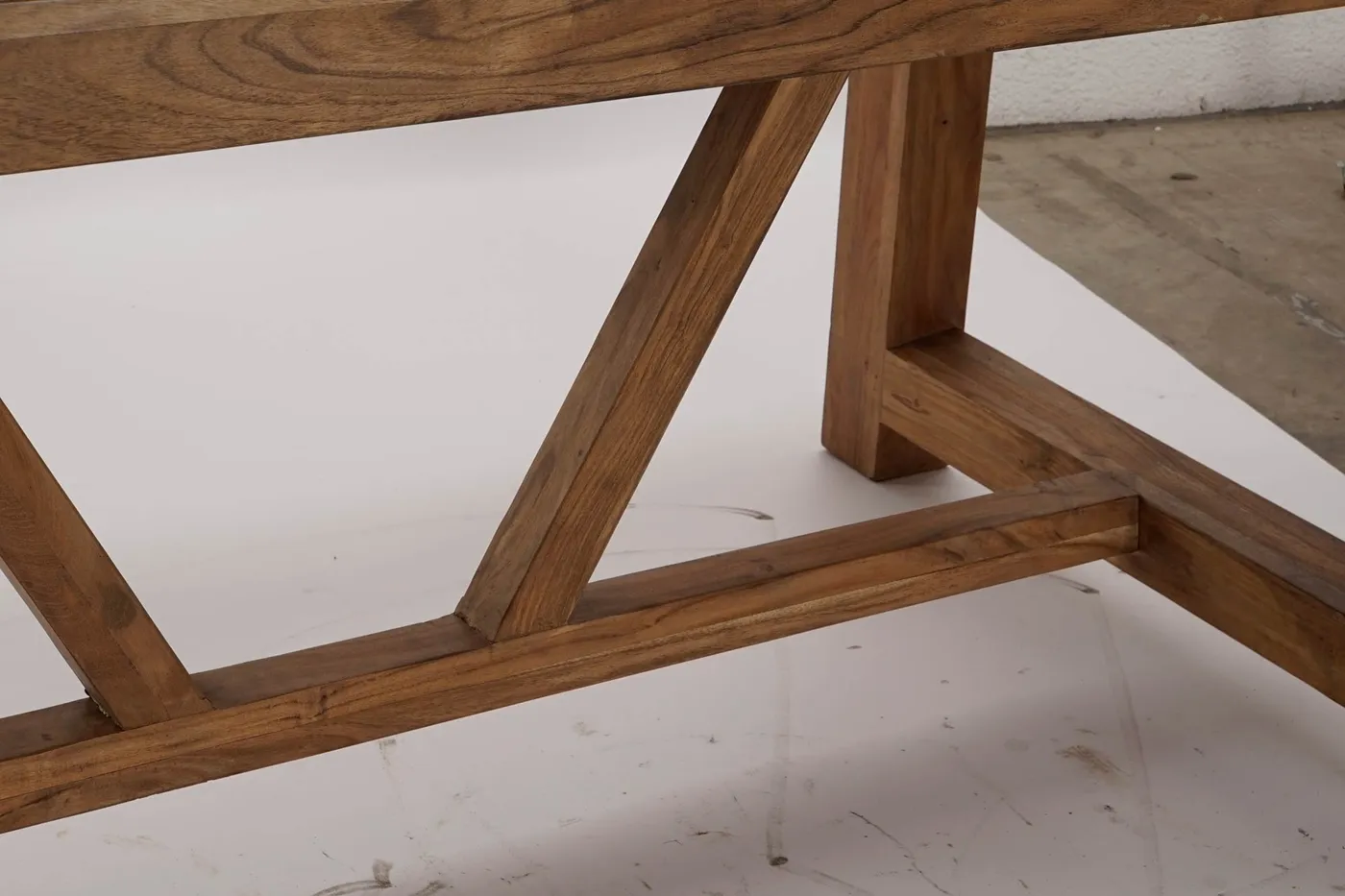 Acacia dining table – natural — Photo 2