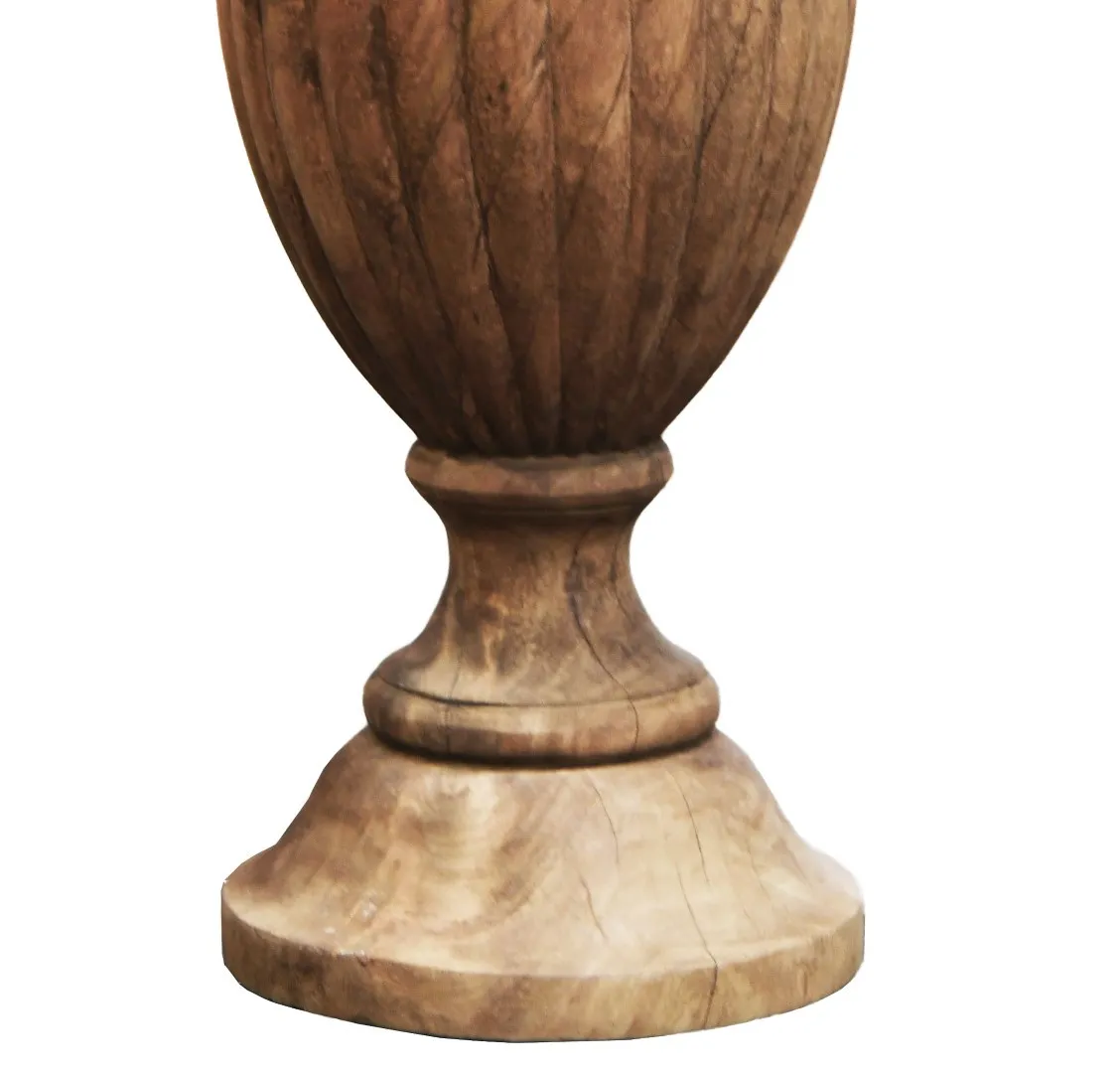 Gesneden tafellamp van hout en jute — Foto 2