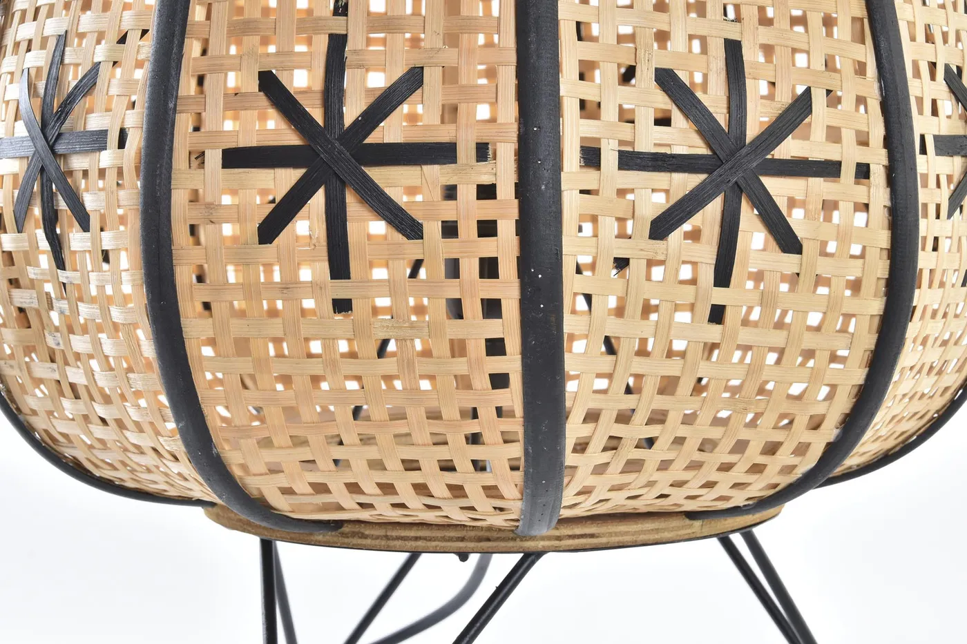 Tafellamp kunstbloem van rotan en metaal — Foto 2
