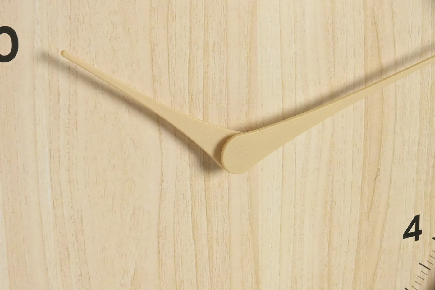 Reloj de pared de madera, hevea y PVC blanco — Foto 2