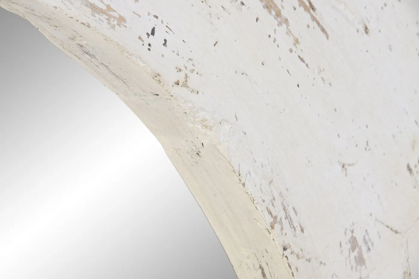 Wood recycled material mirror with wheels – whitewashed — Photo 2