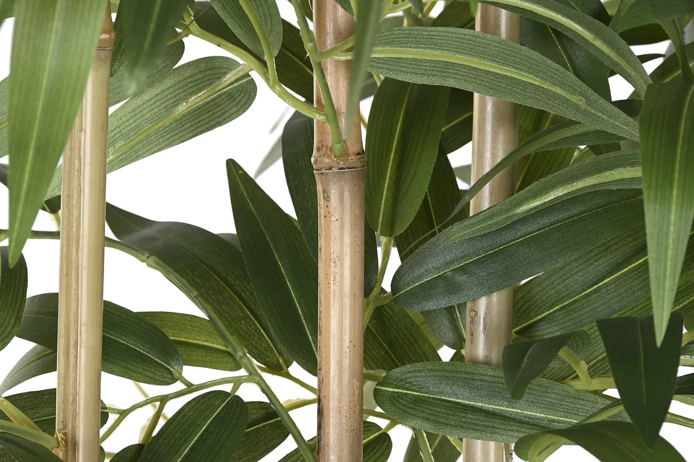 Kunstplant van polyethyleen, hout en bamboe groen — Foto 2