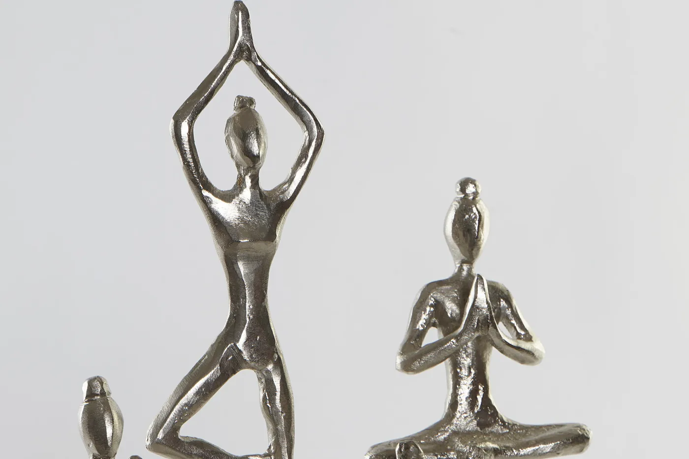 Figurine yoga en aluminium et manguier naturelle — Photo 2