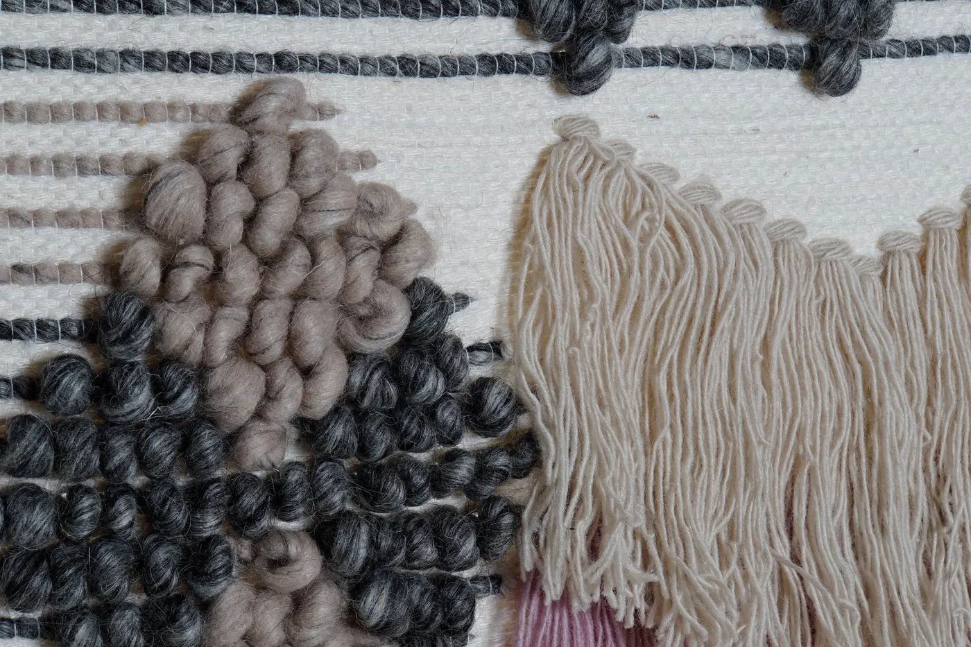 Wandkleed met franjes van jute en wol veelkleurig — Foto 2