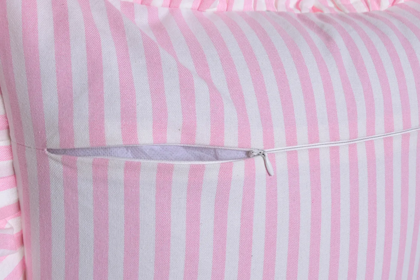 Cotton recycled material cushion with ruffles — Photo 2
