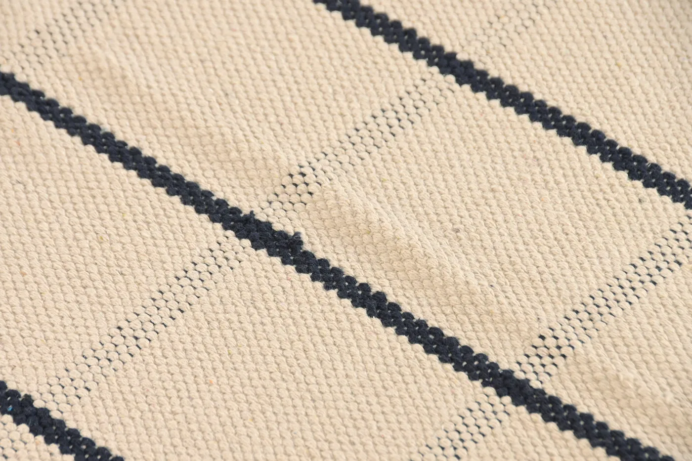 Alfombra de rayas de algodón crudo — Foto 2