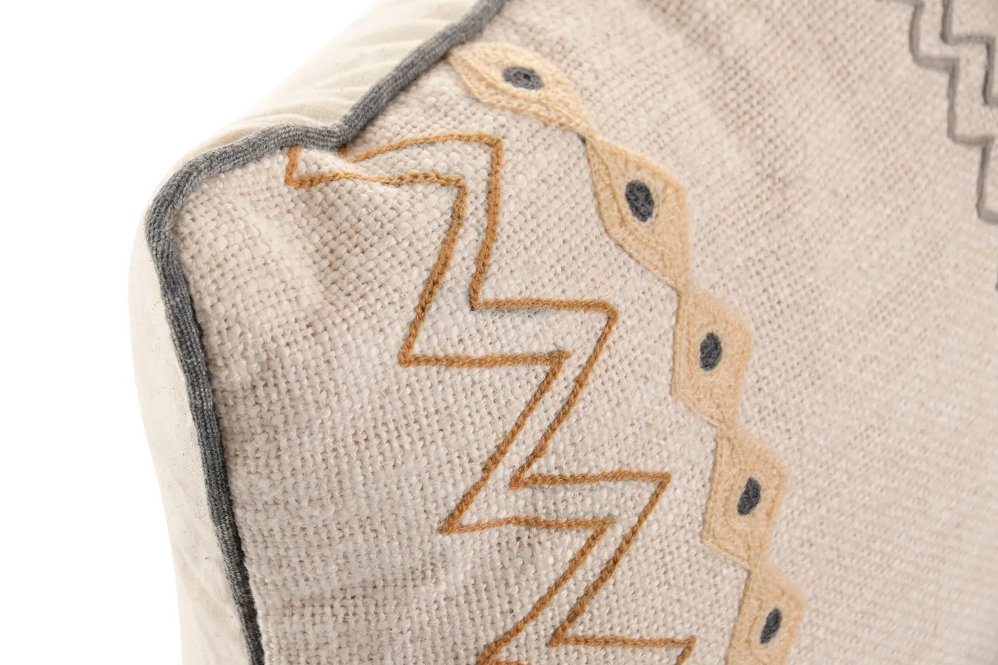 Coussin ikat brodé en coton écru — Photo 2