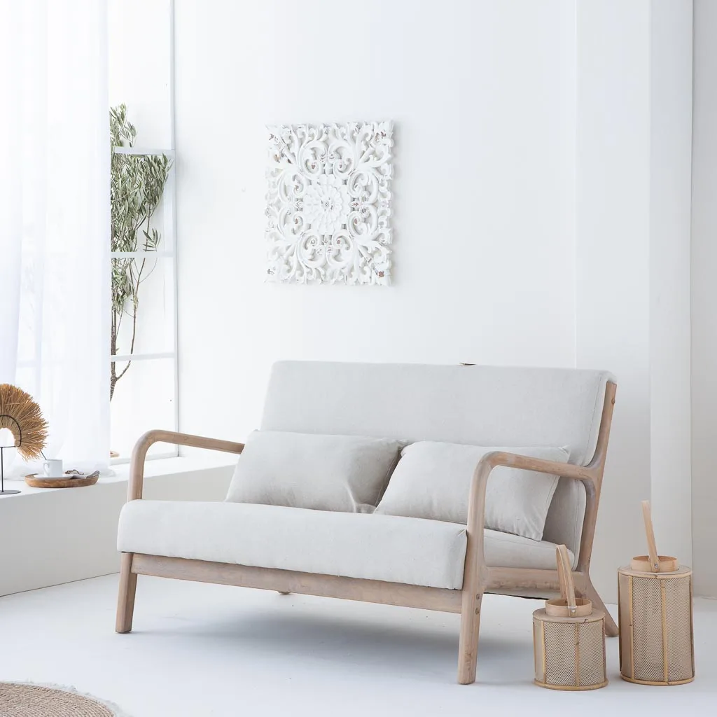 Sofá tapizado de madera crema — Foto 2